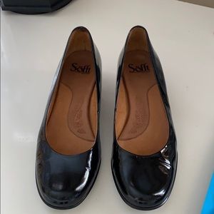 Sofft patten leather black kitten heel shoes